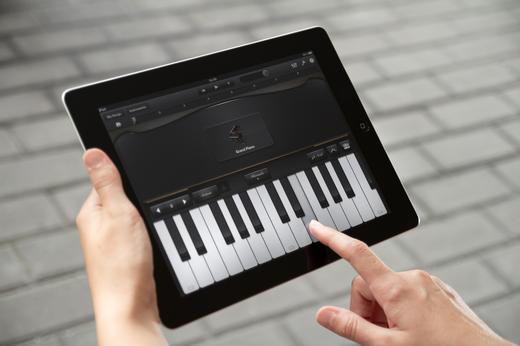 Play the piano at Apple Ipad2