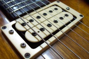 Super_Humbucker_V-2_pickup_on_an_Ibanez_Studio_electric_guitar Super_Humbucker_V-2_pickup_on_an_Ibanez_Studio_electric_guitar