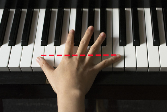 thumb pinky horizontal line piano