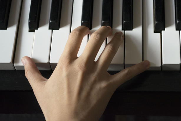 curved hand shape piano keys